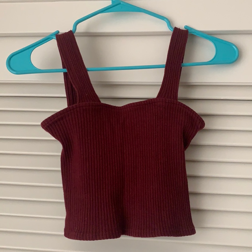 Ribbed maroon tank top
